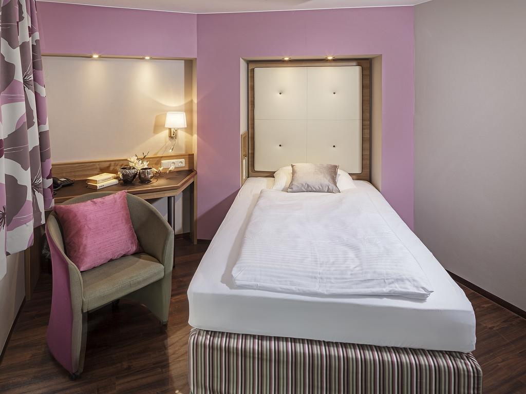 Hotel Am Turm Кауфбойрен Номер фото