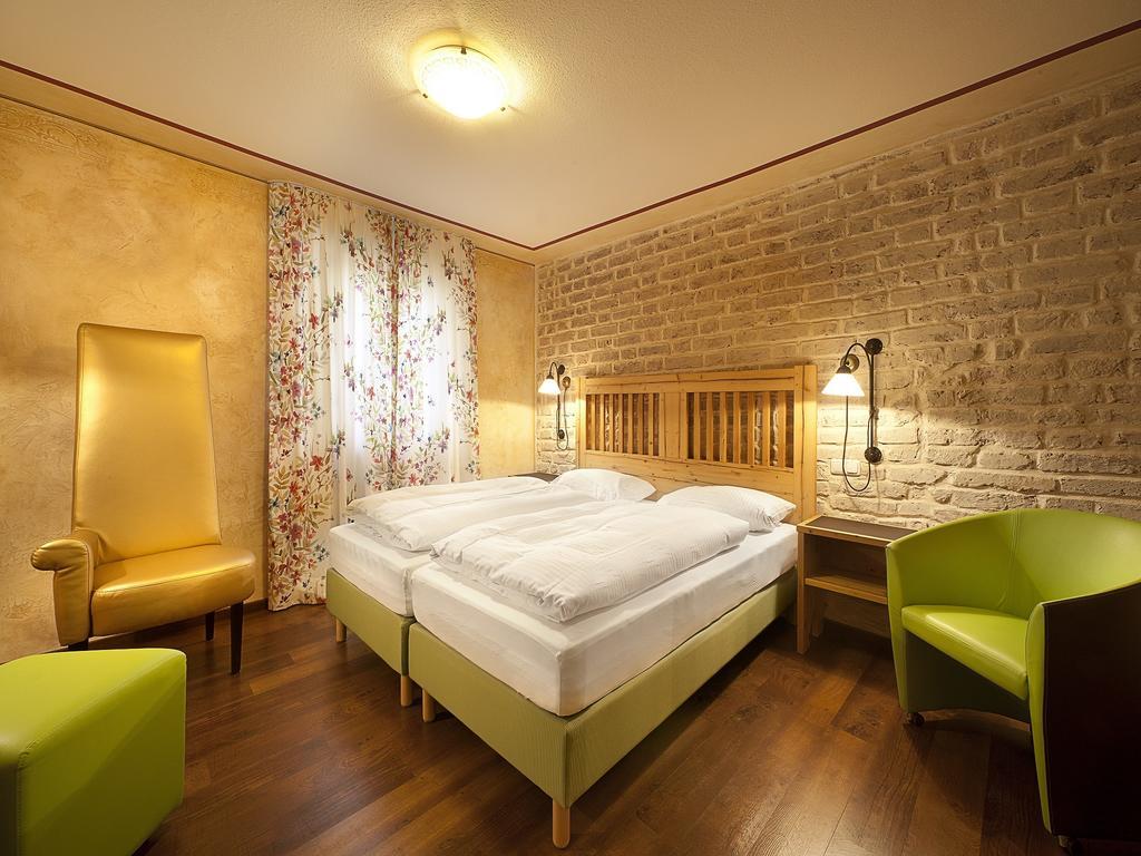 Hotel Am Turm Кауфбойрен Номер фото