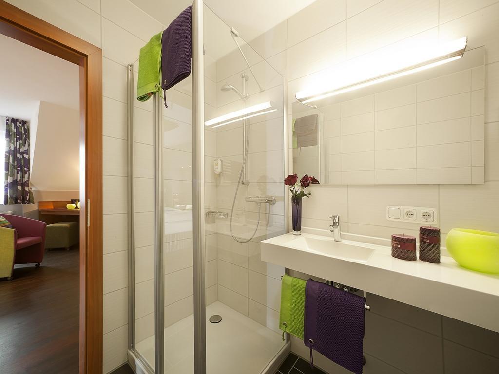 Hotel Am Turm Кауфбойрен Экстерьер фото