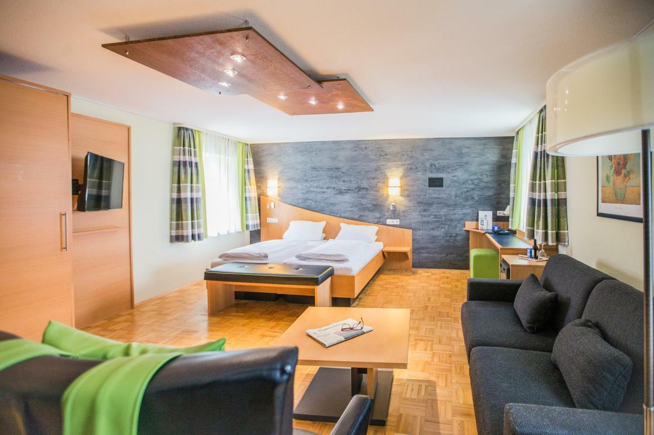 Hotel Am Turm Кауфбойрен Экстерьер фото