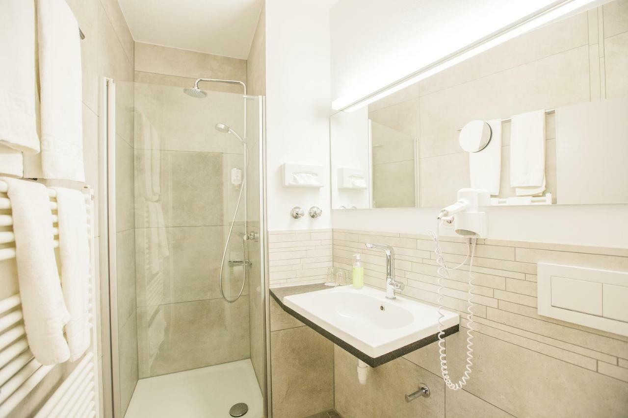 Hotel Am Turm Кауфбойрен Экстерьер фото